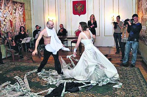 Скандальная драка на свадьбе Глушакова. Как борец избил Сычева и Билялетдинова