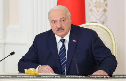 «Может, дом и подарить». Александр Лукашенко предложил бесплатно отдавать арендное жилье в собственность работникам