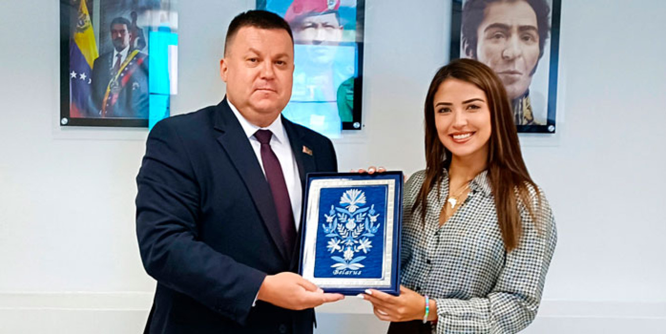 26 мая состоялась встреча Чрезвычайного и Полномочного Посла Беларуси в Венесуэле Дмитрия Деревинского с Министром туризма Венесуэлы Даниэллой Кабэльо Контрэрас