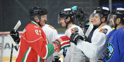 Лукашенко заглянул на тренировку «Динамо‑Минска» и поддержал хоккеистов