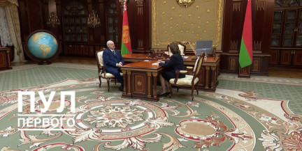 Лукашенко принимает с докладом председателя Совета Республики Наталью Кочанову