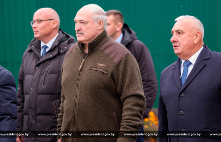 «Деньги точечно будем вкладывать. "Дурницы" не будет». Президент Беларуси посетил Житковичи