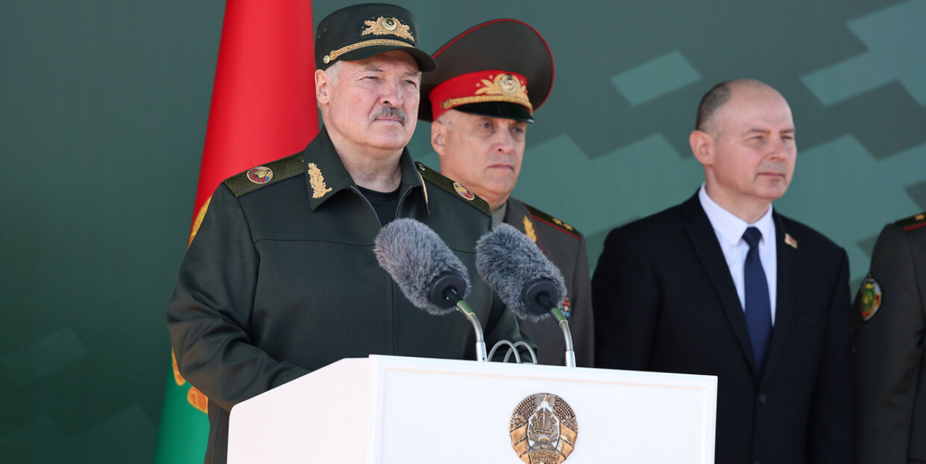 Лукашенко: сила армии – в преданных Беларуси военнослужащих