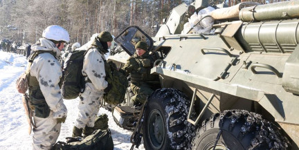 Бойцы 120-й отдельной мехбригады совершают марш в назначенный район в рамках проверки ВС