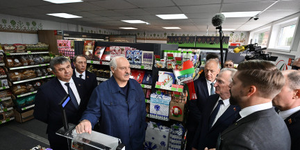 «Надо нормальный хлеб завезти». Лукашенко заявил о приоритете отечественных товаров в магазинах на селе