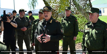 Президент посещает ракетные подразделения в Осиповичском районе