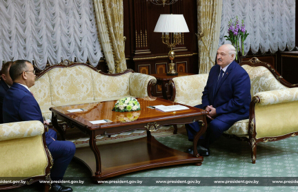 Президент Беларуси провел встречу с послом Венесуэлы