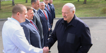 Лукашенко продолжает большую командировку – теперь в Петриковском районе