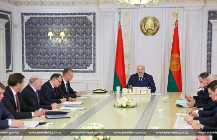 Надо идти на Дальнюю дугу и там работать! А. Лукашенко призвал к активной работе в Африке