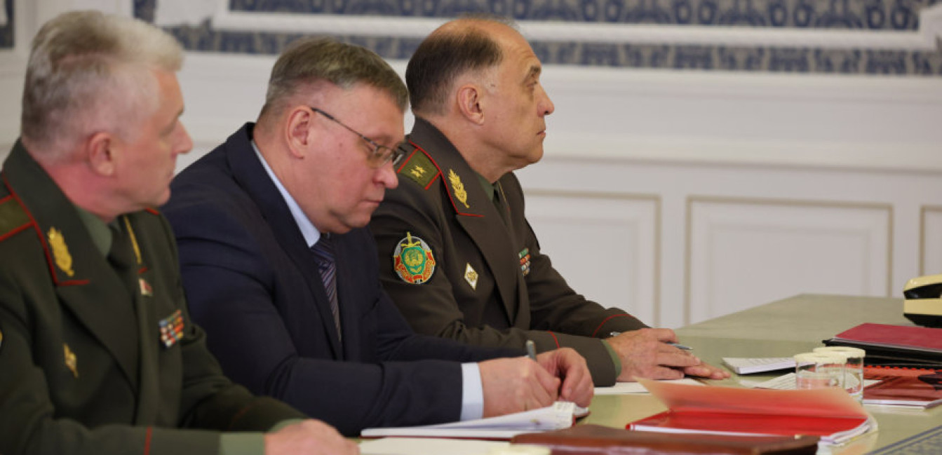На совещании по итогам проверки боевой и мобилизационной готовности 7-й отдельной специальной милицейской бригады внутренних войск МВД: Лукашенко сказал, что Беларусь нападать не собирается