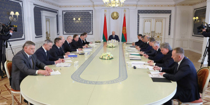 Президент проводит совещание с руководством Совмина