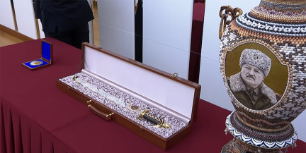 Лукашенко и Ким Чен Ын обменялись памятными подарками