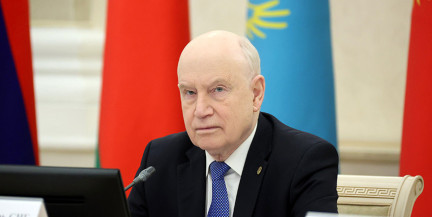 Лукашенко поздравил генсека СНГ Сергея Лебедева с днем рождения