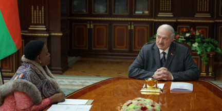 Президент утвердил ориентир в $100 млн по товарообороту с Зимбабве