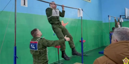 В ходе проверки боевой готовности ВС оценивается физподготовка личного состава