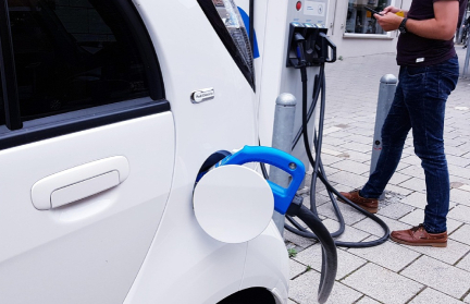 А. Лукашенко продлил льготы и преференции для электромобилей до 2028 года