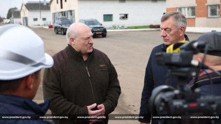 «Нужно Полесье в чувство приводить». Александр Лукашенко посетил ОАО «Агро-Лясковичи» в Петриковском районе