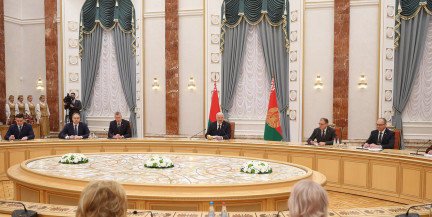 Лукашенко о медиках: «Наши врачи молодцы, они всех спасли» – речь не только о военных врачах