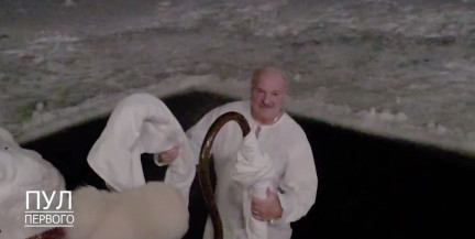 Традиционное крещенское купание: Президент окунулся в купель