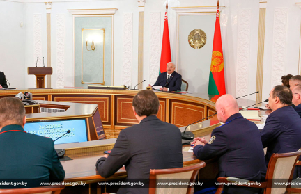 Президент – на заседании Совбеза: Мы не можем не видеть милитаризацию Польши, Германии и других государств