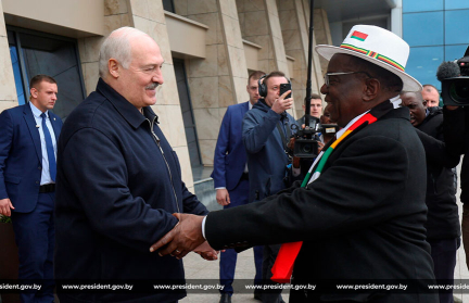 Президенты Беларуси и Зимбабве провели итоговую встречу