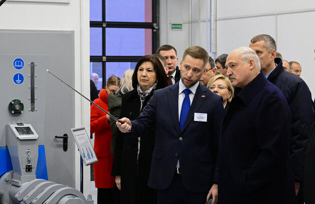 «Сейчас не до дебатов, нужны не слова, а дела». А. Лукашенко посетил производственные площади «МотоВелоЗавода»
