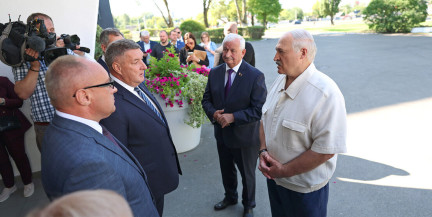 Лукашенко объяснил отправку недобросовестных работников уборочной в армию