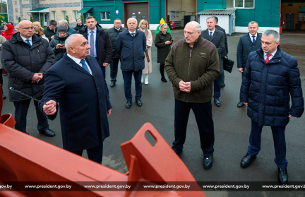 «Надо свое производить». А. Лукашенко посетил Житковичский моторостроительный завод