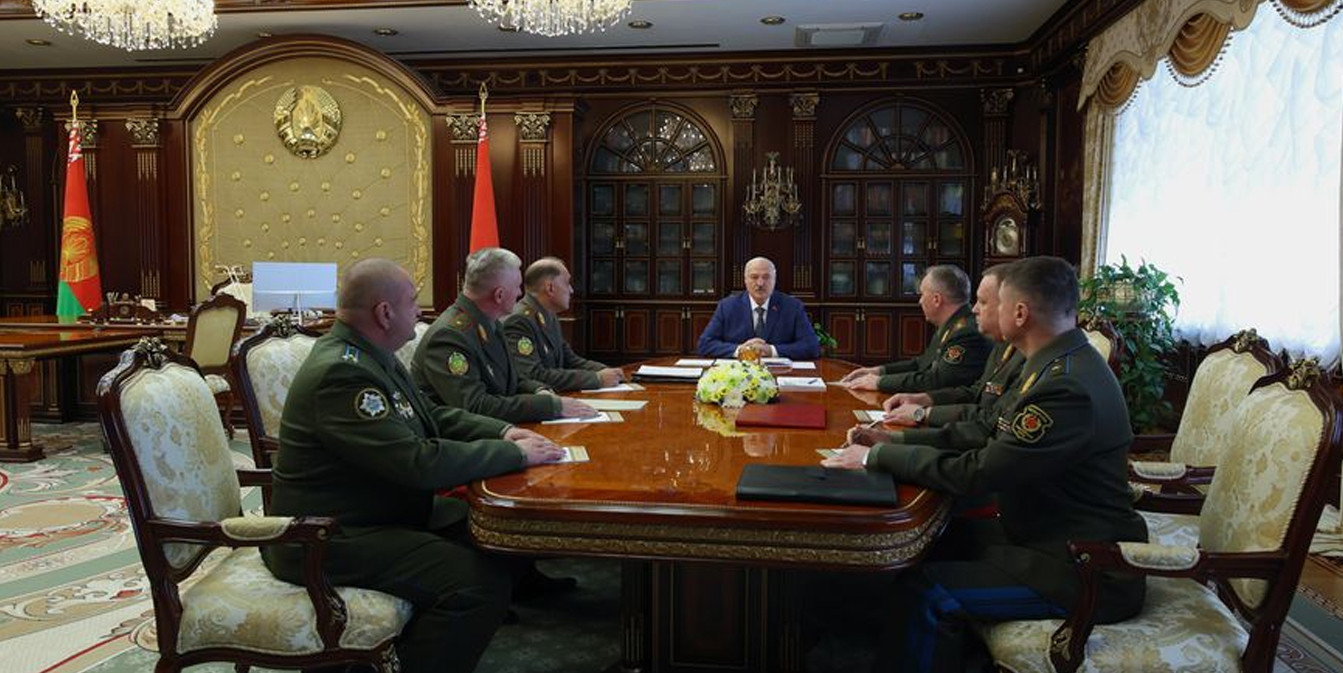 Президент на совещании с военными