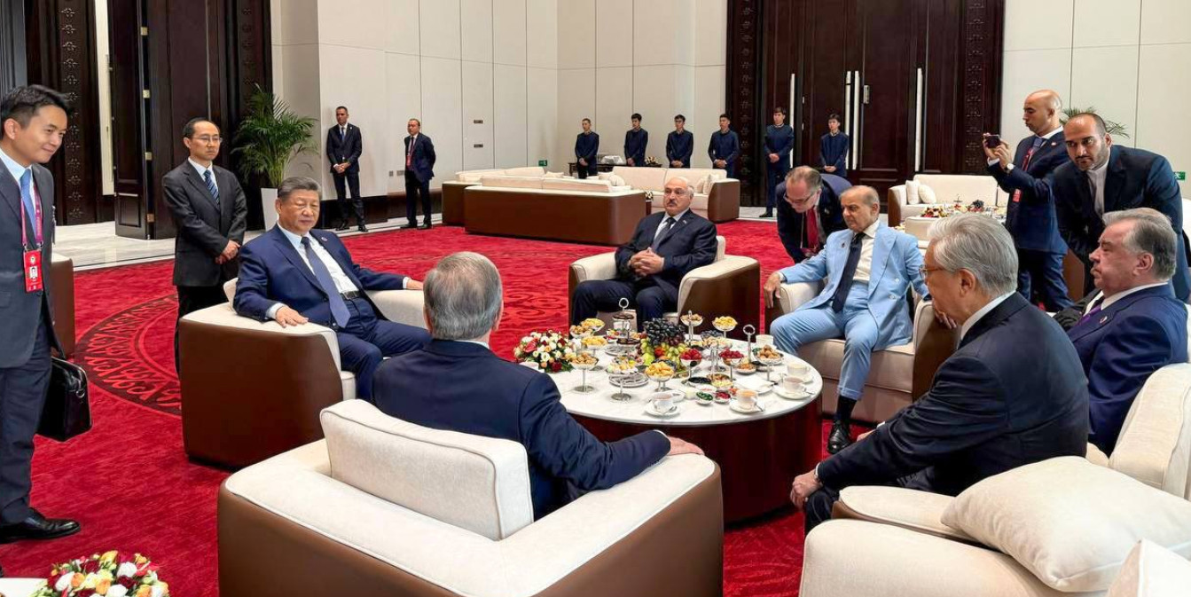 Александр Лукашенко общается с зарубежными лидерами