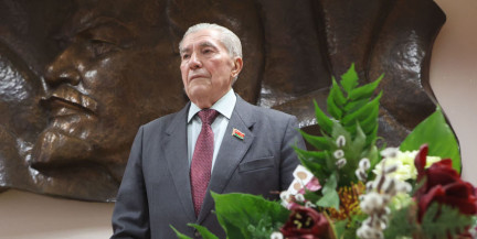 Лукашенко поздравил лидера Компартии Беларуси Алексея Камая с юбилеем