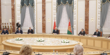 Лукашенко: На конкретные научные дела мы всегда найдем и деньги, и время