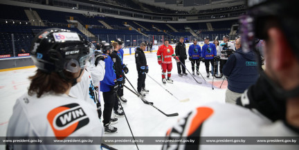 «Народная команда»: Президент поддержал хоккеистов «Динамо‑Минск» на тренировке
