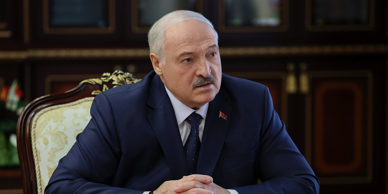 Президент рассмотрел кадровые вопросы: назначения в министерствах, СМИ, местной вертикали и посольствах