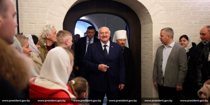 Александр Лукашенко встретил Рождество в храме в деревне Околица