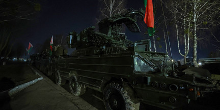 Президент поручил Премьеру и главе Нацбанка перестраиваться для обновления вооружений