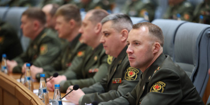 Президент поручил военным чаще менять районы сосредоточения