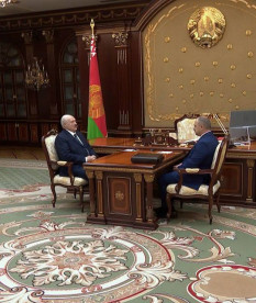 Лукашенко принял с докладом президента НОК Виктора Лукашенко