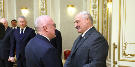 Александр Лукашенко проводит встречу с губернатором Кировской области