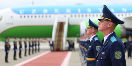 Александр Лукашенко лично проводил Шавката Мирзиёева в Национальный аэропорт Минск
