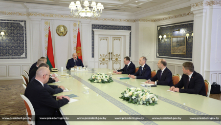 А. Лукашенко поручил Правительству заняться инвестициями и не допускать оттока людей из регионов
