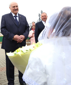 Президент встречает пасхальное утро на малой родине в агрогородке Евдокимовичи