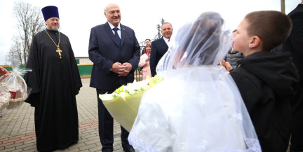 Президент встречает пасхальное утро на малой родине в агрогородке Евдокимовичи