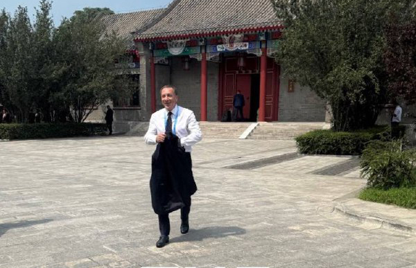 А. Лукашенко после встречи с председателем КНР принял с докладом Снопкова