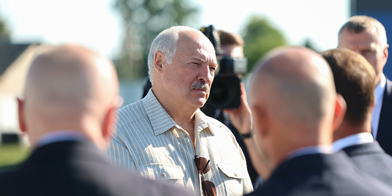 Александр Лукашенко на полях в Березовском районе