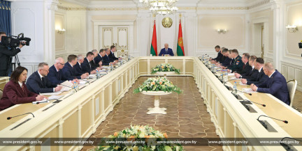 «Отставать мы не можем». Президент проводит совещание, посвященное развитию БНБК