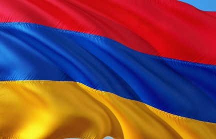 Экзитпол: объединенная оппозиция опережает партию Пашиняна на выборах в Армении