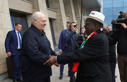 А. Лукашенко поздравил Президента Зимбабве Эммерсона Мнангагву с днем рождения