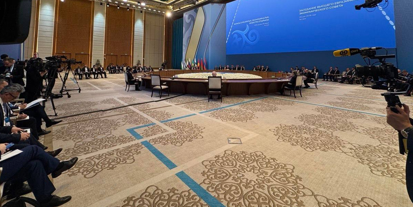 Александр Лукашенко и Владимир Путин на саммите ЕАЭС в Астане