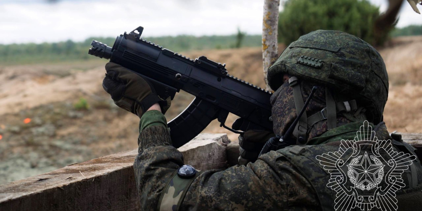 военнослужащий с оружием